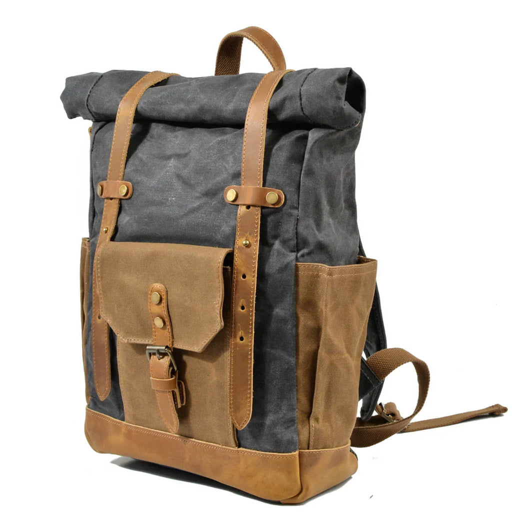Retro Rucksack Herren aus Canvas und Leder, Seitenansicht mit Fronttasche und Schnallen